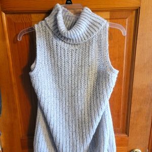 Press sleeveless sweater